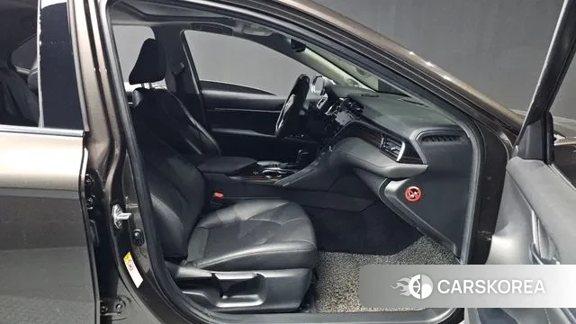 Toyota Camry (XV70) 2018 Коричневый из Кореи, фото 2