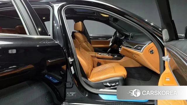 BMW 7 Series (G11) 2021 Черный из Кореи, фото 2