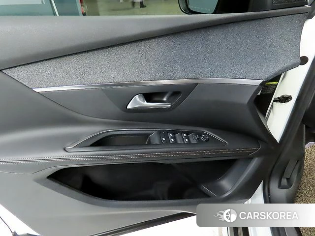Peugeot 5008 second generation 2019 Белый из Кореи, фото 2