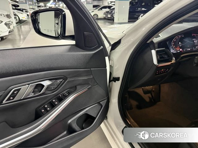 BMW 3 Series (G20) 2019 Белый из Кореи, фото 2