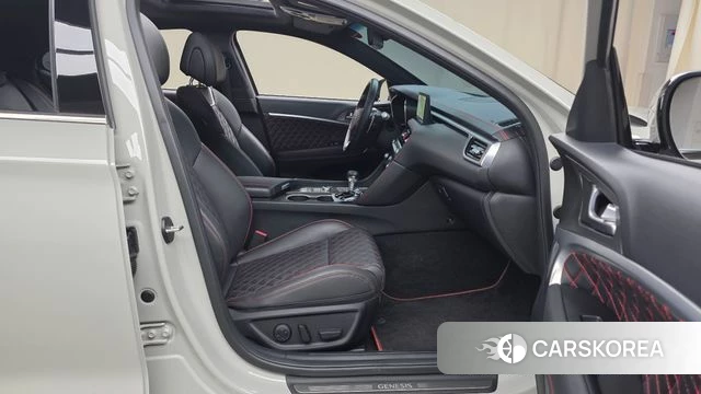 Genesis The New G70 2023 Серебристо-серый из Кореи, фото 2