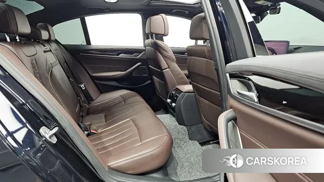 BMW 5 Series (G30) 2021 Черный из Кореи, фото 2