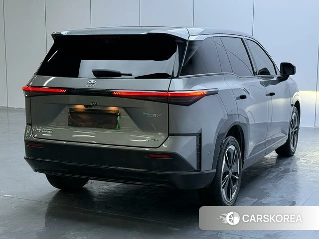 Toyota Platinum Wisdom 3X 2025 Серебристо-серый из Китая, фото 2
