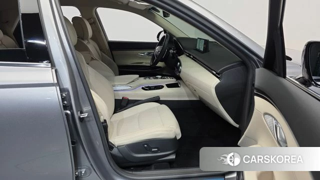 Genesis GV70 2023 Серебристо-серый из Кореи, фото 2