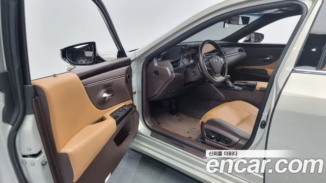 Lexus ES300h 7th generation 2018 Песочный из Кореи, фото 2