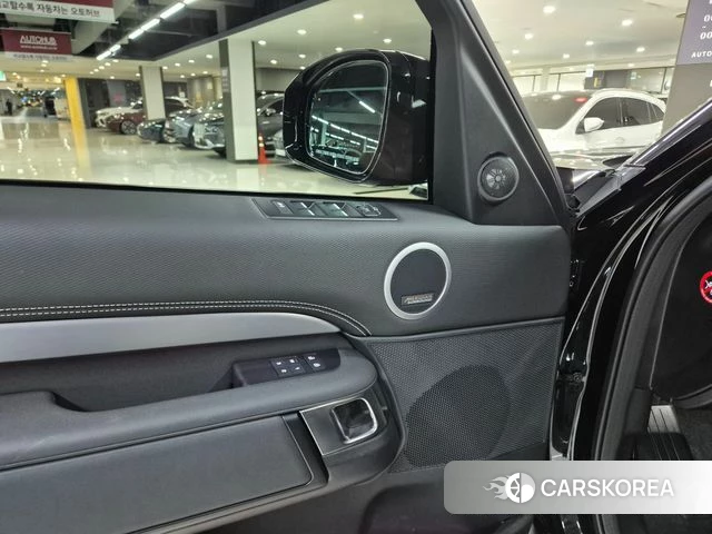 Land Rover Discovery 5 2025 Черный из Кореи, фото 2