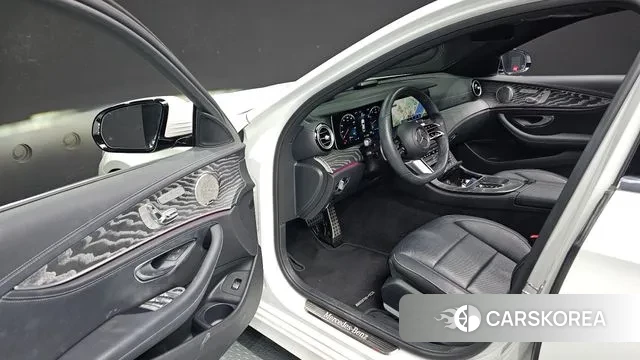 Mercedes-Benz E-Class W213 2022 Белый из Кореи, фото 2