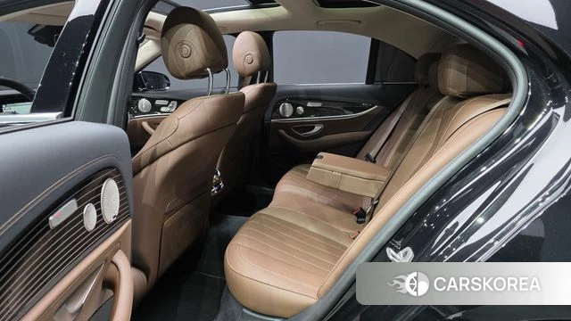 Mercedes-Benz E-Class W213 2023 Черный из Кореи, фото 2