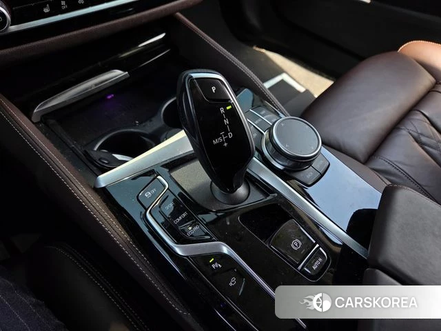 BMW 5 Series (G30) 2021 Белый из Кореи, фото 2