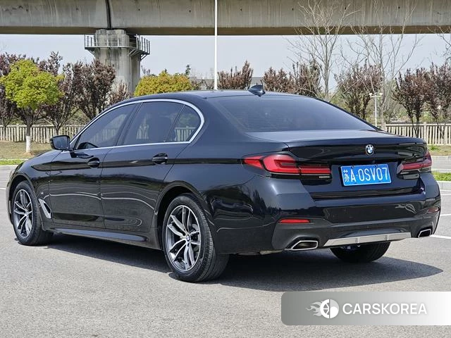 BMW 5 series 2022 Черный из Китая, фото 2