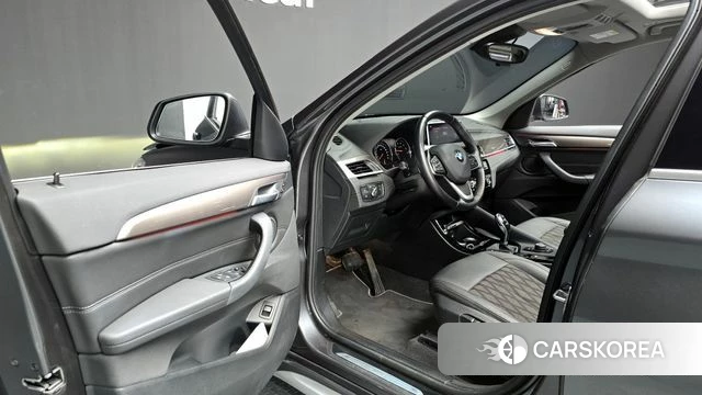 BMW X1 (F48) 2021 Серый из Кореи, фото 2