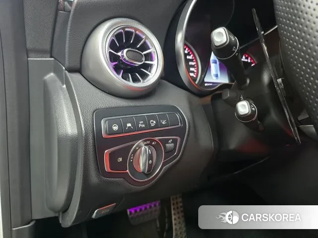 Mercedes-Benz C-Class W205 2018 Белый из Кореи, фото 2