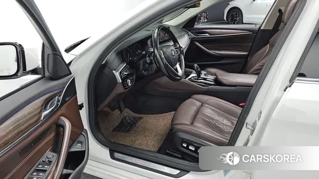 BMW 5 Series (G30) 2019 Белый из Кореи, фото 2