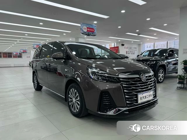 Buick GL8 2025 Шампань из Китая, фото 2