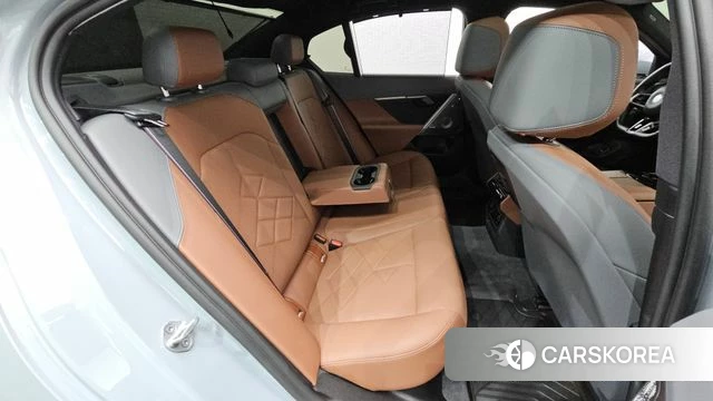 BMW 5 Series (G60) 2024 Серебристо-серый из Кореи, фото 2