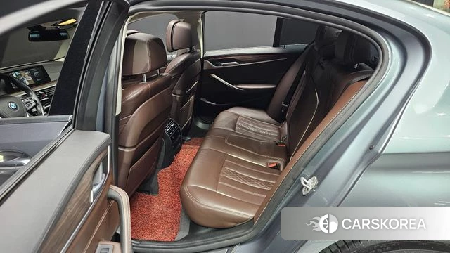 BMW 5 Series (G30) 2018 Серебристо-серый из Кореи, фото 2