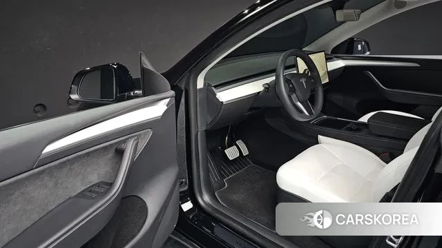 Tesla Model Y 2024 Черный из Кореи, фото 2