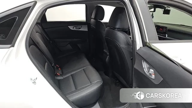 Kia The New K3 2nd generation 2022 Белый из Кореи, фото 2