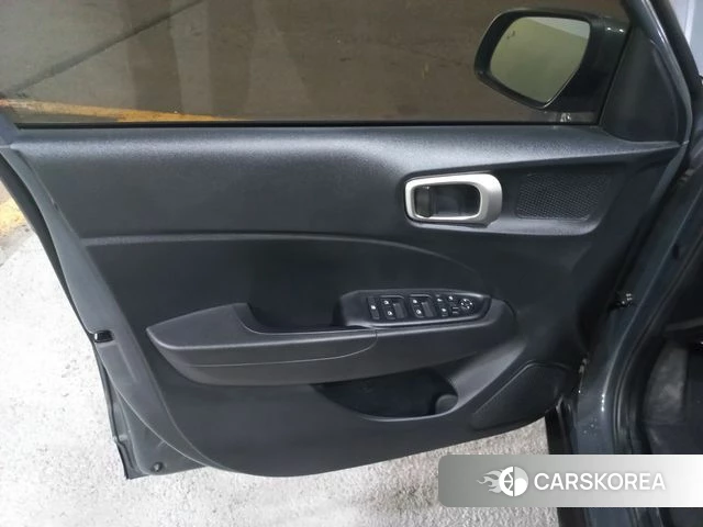 Hyundai Venue 2023 Серый из Кореи, фото 2