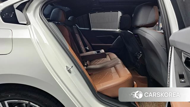 BMW 5 Series (G60) 2024 Белый из Кореи, фото 2