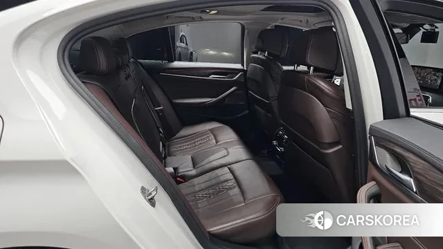 BMW 5 Series (G30) 2020 Белый из Кореи, фото 2