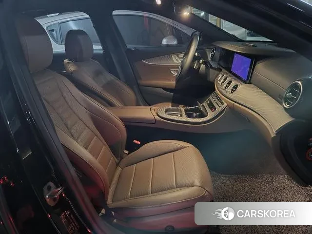 Mercedes-Benz E-Class W213 2022 Черный из Кореи, фото 2