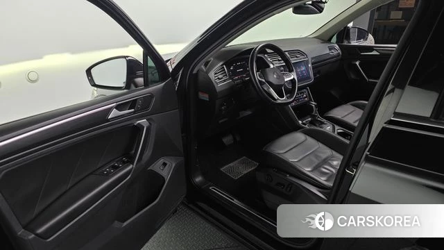 Volkswagen Tiguan second Generation 2021 Черный из Кореи, фото 2