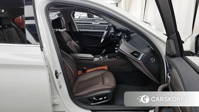 BMW 5 Series (G30) 2020 Белый из Кореи, фото 2