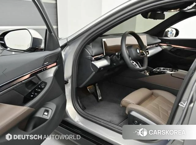 BMW 5 Series (G60) 2025 Серый из Кореи, фото 2