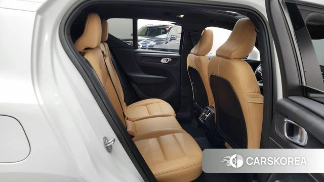 Volvo XC40 2022 Белый из Кореи, фото 2