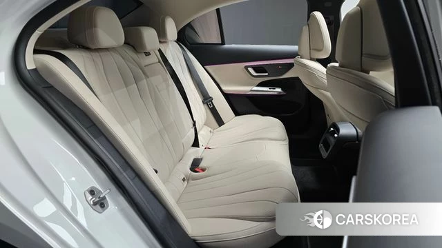Mercedes-Benz E-Class W214 2025 Белый из Кореи, фото 2