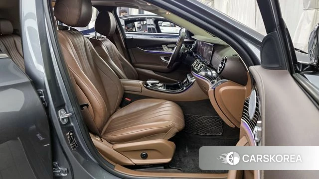 Mercedes-Benz E-Class W213 2018 Серый из Кореи, фото 2