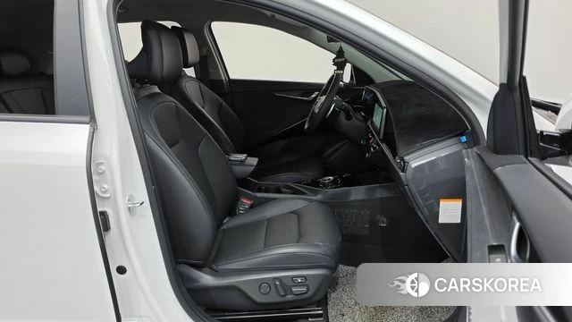Kia Di Ol Nu Niro 2024 Белый из Кореи, фото 2