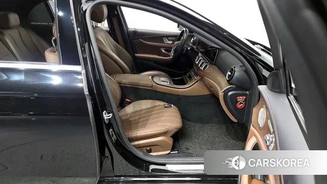 Mercedes-Benz E-Class W213 2022 Черный из Кореи, фото 2