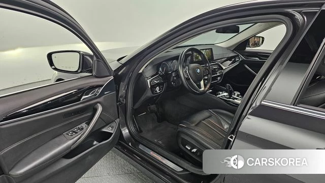 BMW 5 Series (G30) 2018 Серый из Кореи, фото 2