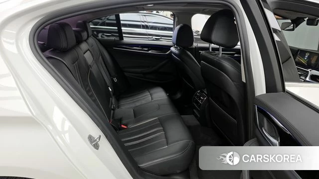 BMW 5 Series (G30) 2018 Белый из Кореи, фото 2