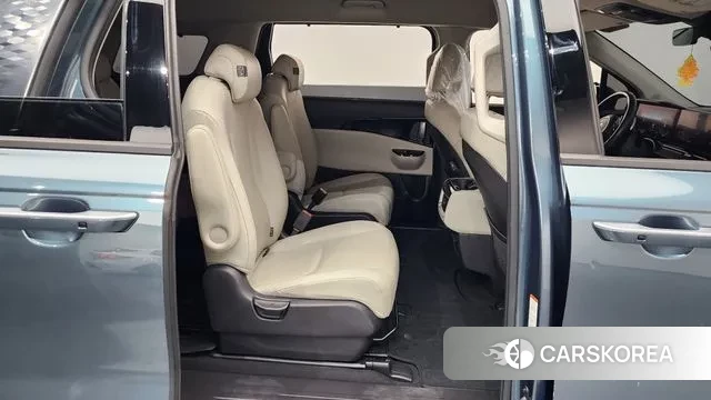 Kia Carnival 4th generation 2021 Светло-серебряный цвет из Кореи, фото 2