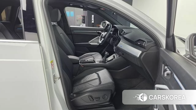 Audi Q3 (F3) 2020 Белый из Кореи, фото 2