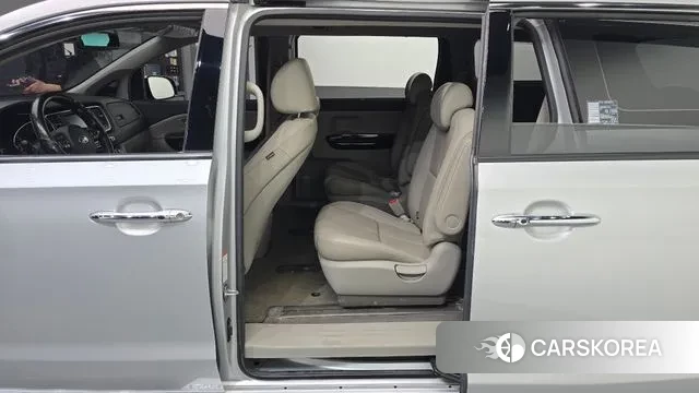 Kia The New Carnival 2018 Серебряный из Кореи, фото 2