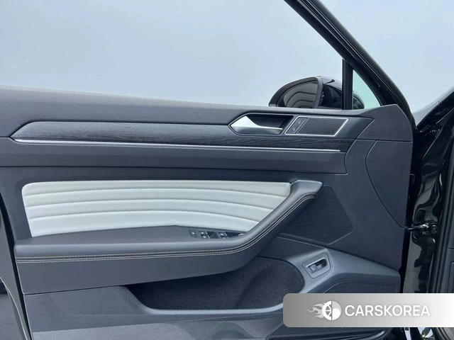 Volkswagen Magotan 2025 Черный из Китая, фото 2