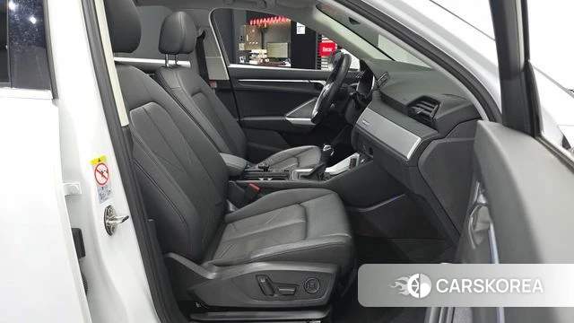 Audi Q3 (F3) 2020 Белый из Кореи, фото 2