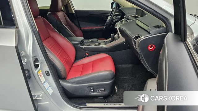Lexus NX300h 2018 Серебряный из Кореи, фото 2