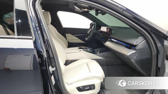 BMW 5 Series (G60) 2024 Черный из Кореи, фото 2