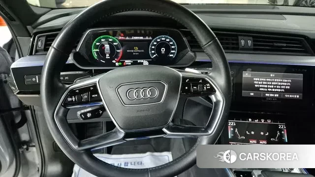 Audi e-Tron 2020 Серебряный из Кореи, фото 2