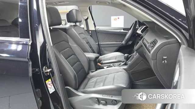 Volkswagen Tiguan Allspace 2018 Черный из Кореи, фото 2