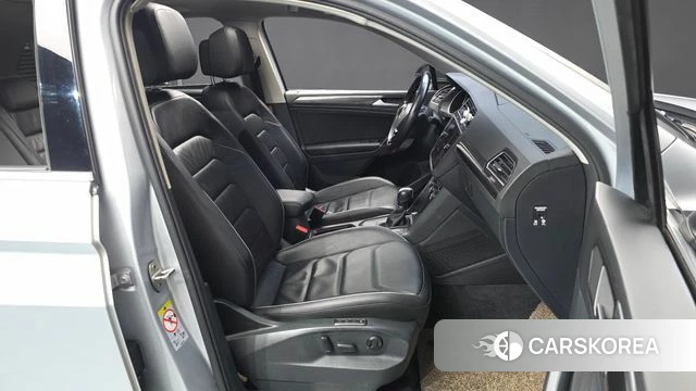 Volkswagen Tiguan second Generation 2018 Серебряный из Кореи, фото 2