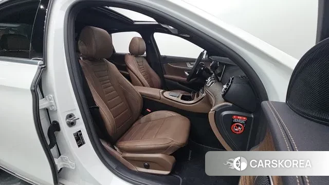 Mercedes-Benz E-Class W213 2022 Белый из Кореи, фото 2