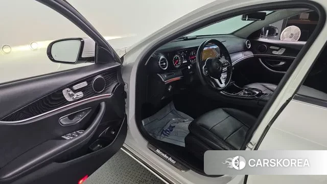 Mercedes-Benz E-Class W213 2019 Белый из Кореи, фото 2