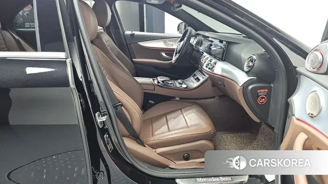 Mercedes-Benz E-Class W213 2020 Черный из Кореи, фото 2