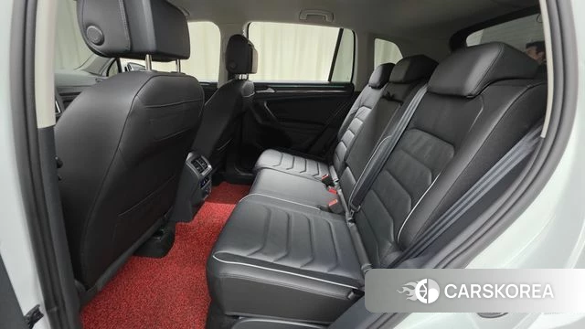 Volkswagen Tiguan second Generation 2023 Белый из Кореи, фото 2